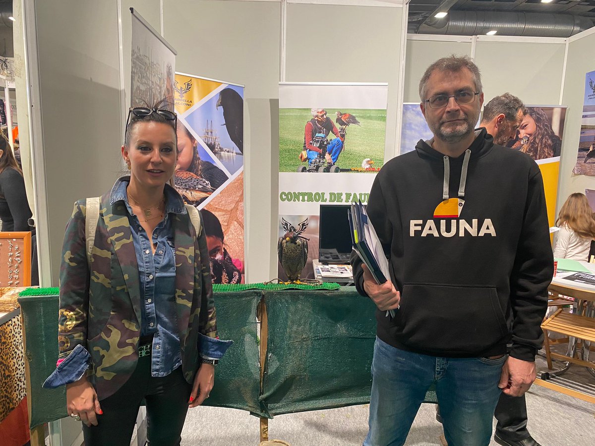 <a href="/EstherPeiratM/">Esther PM</a>  ha pasado a saludarnos por #Cinegetica2023, muchas gracias por la visita y por su defensa de nuestra actividad.