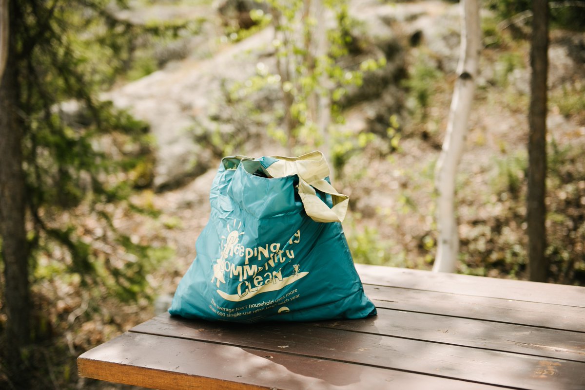 No one likes onion peels and stray receipts in their groceries. Wash your reusable bags – they’ll last longer! Learn how to maintain your grocery bags for long use at the link. enr.gov.nt.ca/en/services/wa…