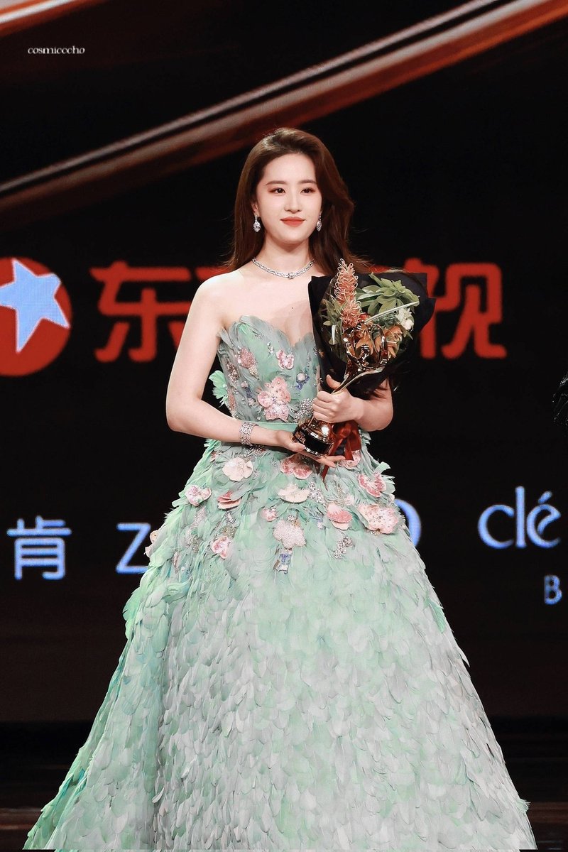 2022 Weibo Awards Ceremony FsEveP2aQAAJ1H1?format=jpg&name=medium