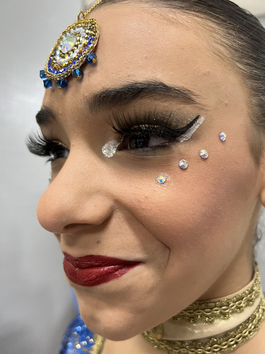 PATordera's tweet photo. Vestimenta y maquillaje!! Vamos!!
💄💋👠
#CampeonatoEspañaXou2023
#CuartetoSenior 👌🏻👌🏻👌🏻👌🏻
💫DURGA💫
@FedPatinaje #somPAT 💙 #Edea @RadioTordera @showdelsesports @FCPatinatge @Aj_Tordera @onamaresme #EB #AGC @AutocarsBarrera @rompoda @WorldSkate_news #RollLine https://t.co/7rtO5ZPEQf