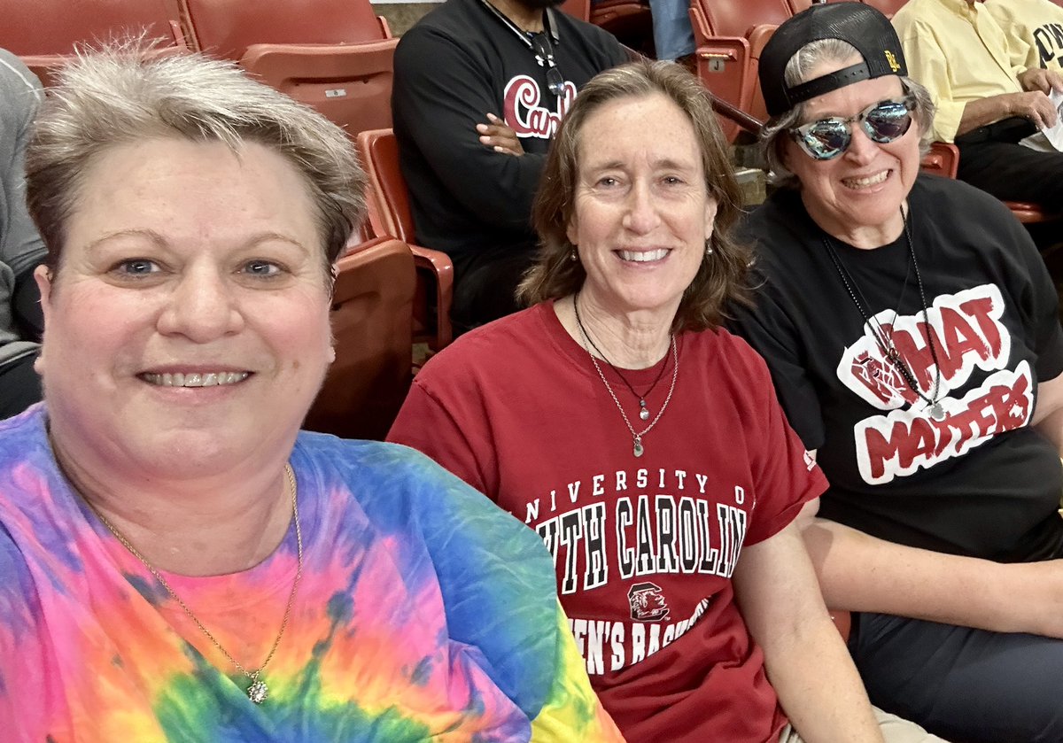 DoJoTX's tweet photo. @MarchMadnessWBB #mmselfie @espn @GamecockWBB Spurs Up https://t.co/JTGSAy114u