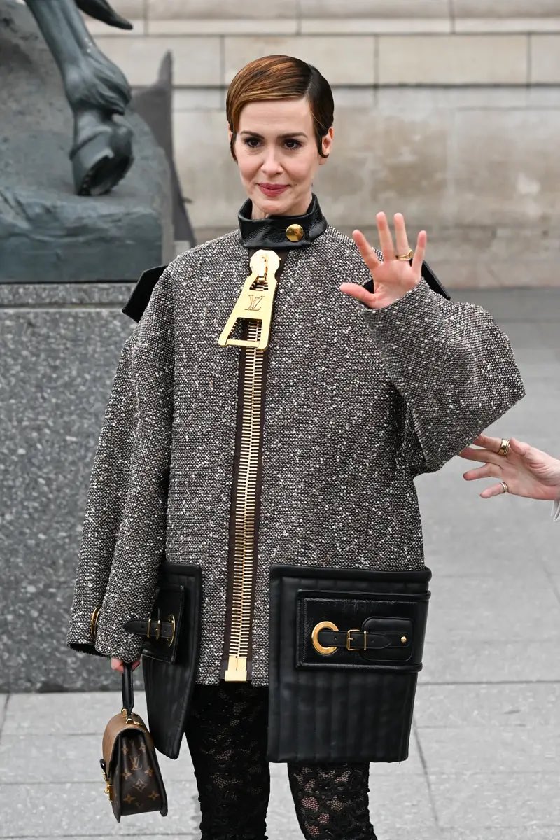 pawawool's tweet photo. I want this Sarah Paulson Kingdom-Hearts-lookin’ sweater so bad https://t.co/Ni0PsXWqvs