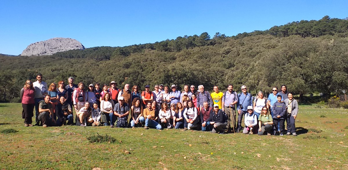 AfaProfor's tweet photo. #DIB2023
MAGNÍFICA mañana de campo visitando el M.U.P. "Ĺas Majadas de Ronda y El Berrueco" del @AytoRonda

-Corcho
-Madera
-Leñas
-Brezo
-Pastos
-Ganadería
...
Muy enriquecedor, compartiendo y debatiendo ideas pateando el terreno! 
👌
#JuntosXLosBosques https://t.co/nBLrtL3B54