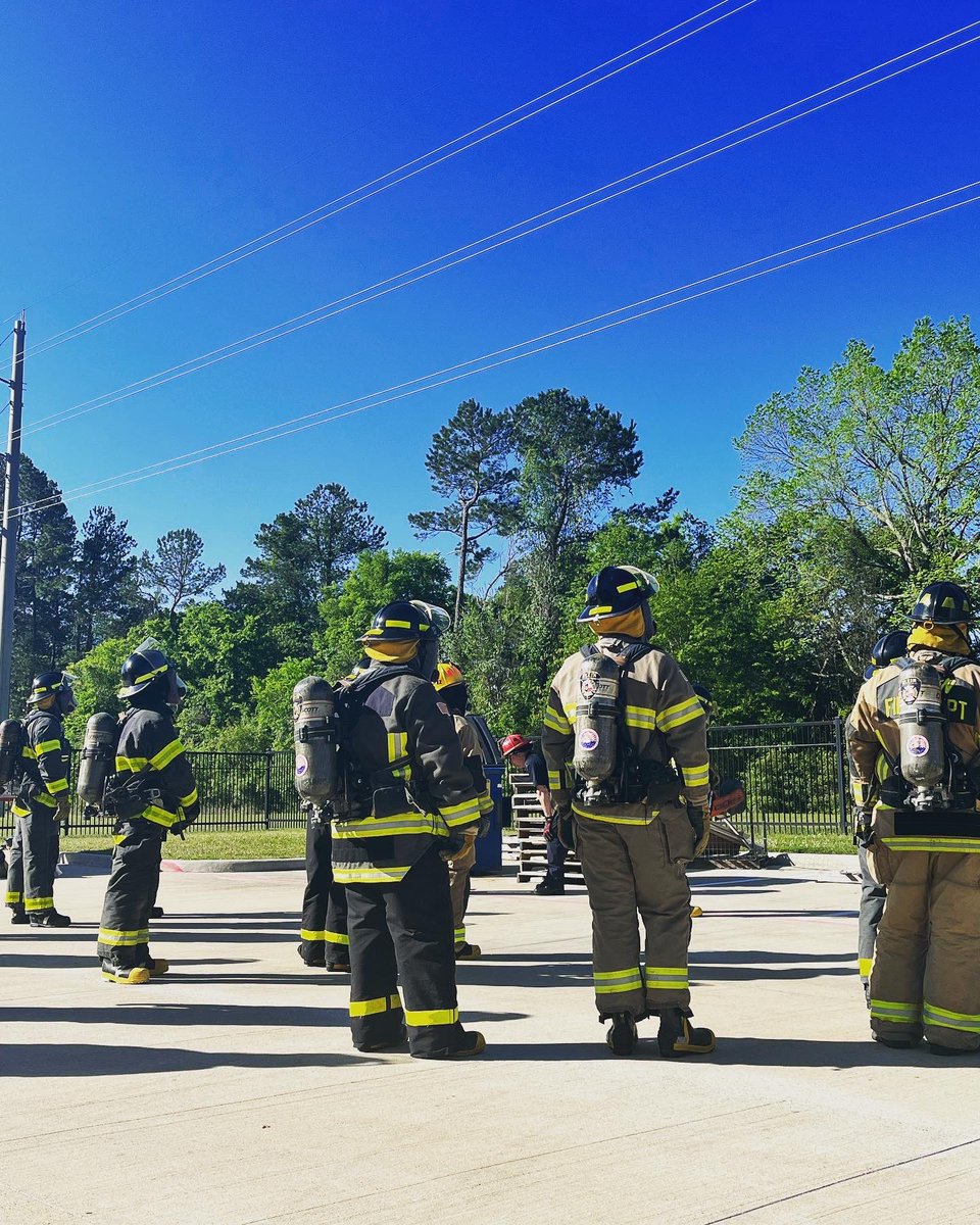 Kleinfiredept's tweet photo. It’s training day for our new class! They’ll be at this all day to make sure they are ready to serve the Klein Community and surrounding neighbors when the time comes.
#WeAreKleinFire #firesafety #training #trainingheroes https://t.co/JQSFd0esLC