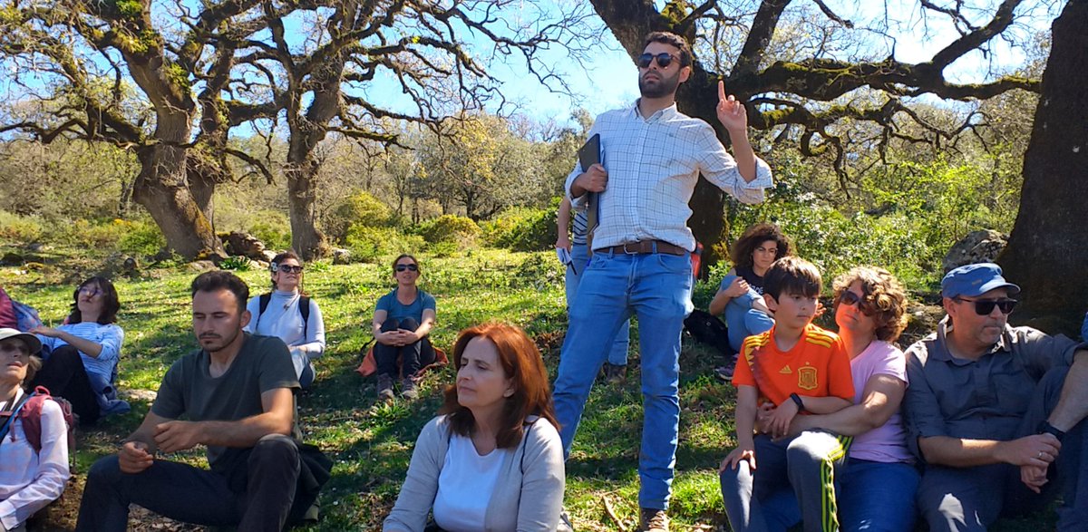 AfaProfor's tweet photo. #DIB2023
MAGNÍFICA mañana de campo visitando el M.U.P. "Ĺas Majadas de Ronda y El Berrueco" del @AytoRonda

-Corcho
-Madera
-Leñas
-Brezo
-Pastos
-Ganadería
...
Muy enriquecedor, compartiendo y debatiendo ideas pateando el terreno! 
👌
#JuntosXLosBosques https://t.co/nBLrtL3B54