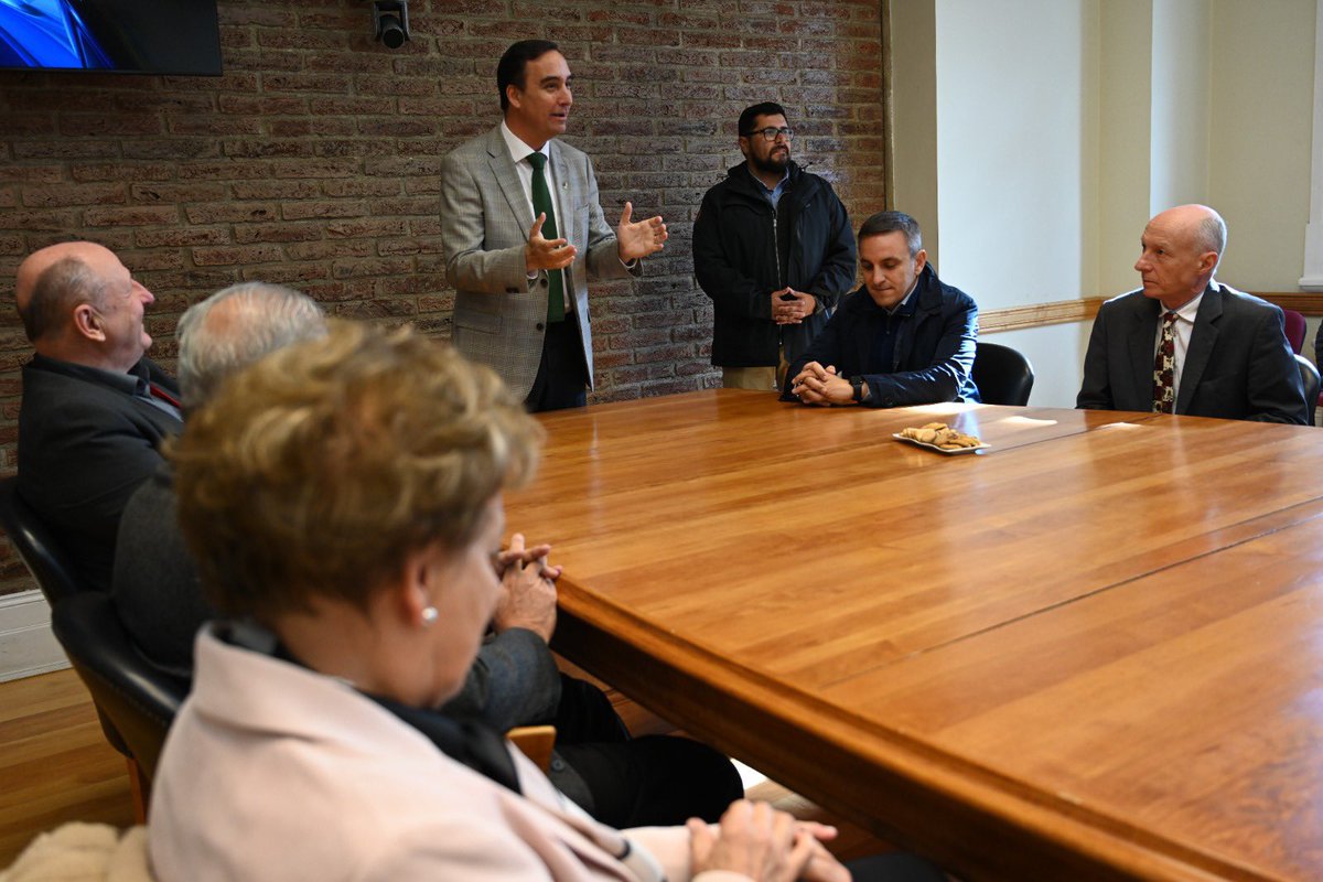 gore_magallanes's tweet photo. El proyecto que nos presentó la empresa HNH de Hidrógeno Verde que se instalará en la comuna de San Gregorio, es uno de los de mayor envergadura.  Estamos hablando de construir uno de los puertos más grandes de Chile en el Estrecho de Magallanes. https://t.co/clZMfz9dxl