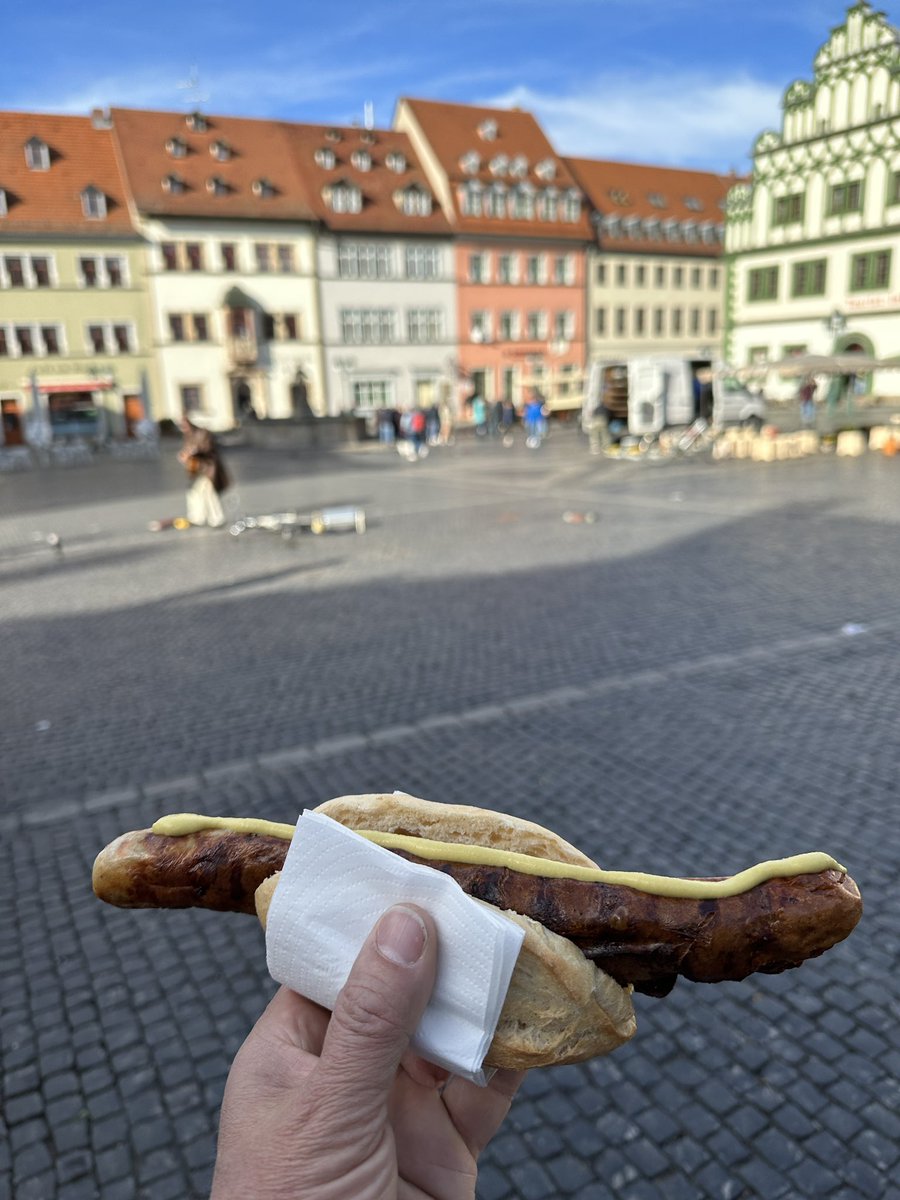 derSchniep's tweet photo. Bratwurst 3,50 in #Weimar 😋 #gehtimmer https://t.co/LuVL13Egin