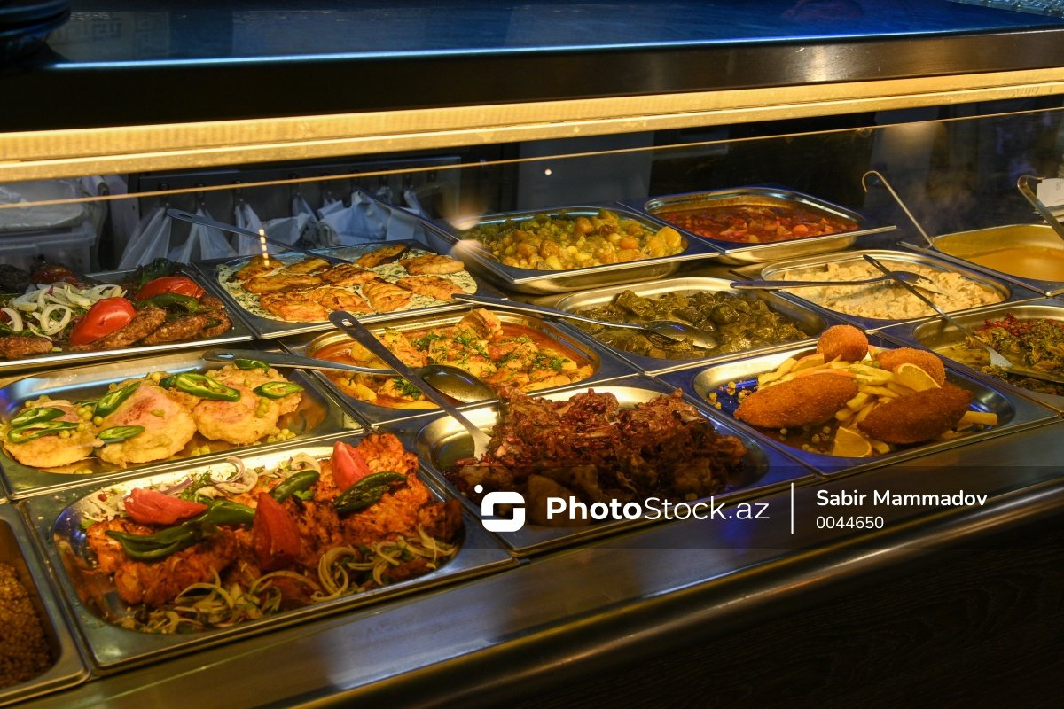 PhotoStockaz's tweet photo. Bakıda restoranlardan birində oruc tutanların iftar süfrəsi
#orucluq #iftar #ramazanayı #müqəddəsay #oruc #savab #din #ayə #orucayı #bakı #azərbaycan #photo #Stock #Azerbaijan #Baku #islam #islamic #ramadan2023 #muselman #Muslims
📷 Ətraflı: https://t.co/RJo0If9q2f https://t.co/CvwmeUcmR6