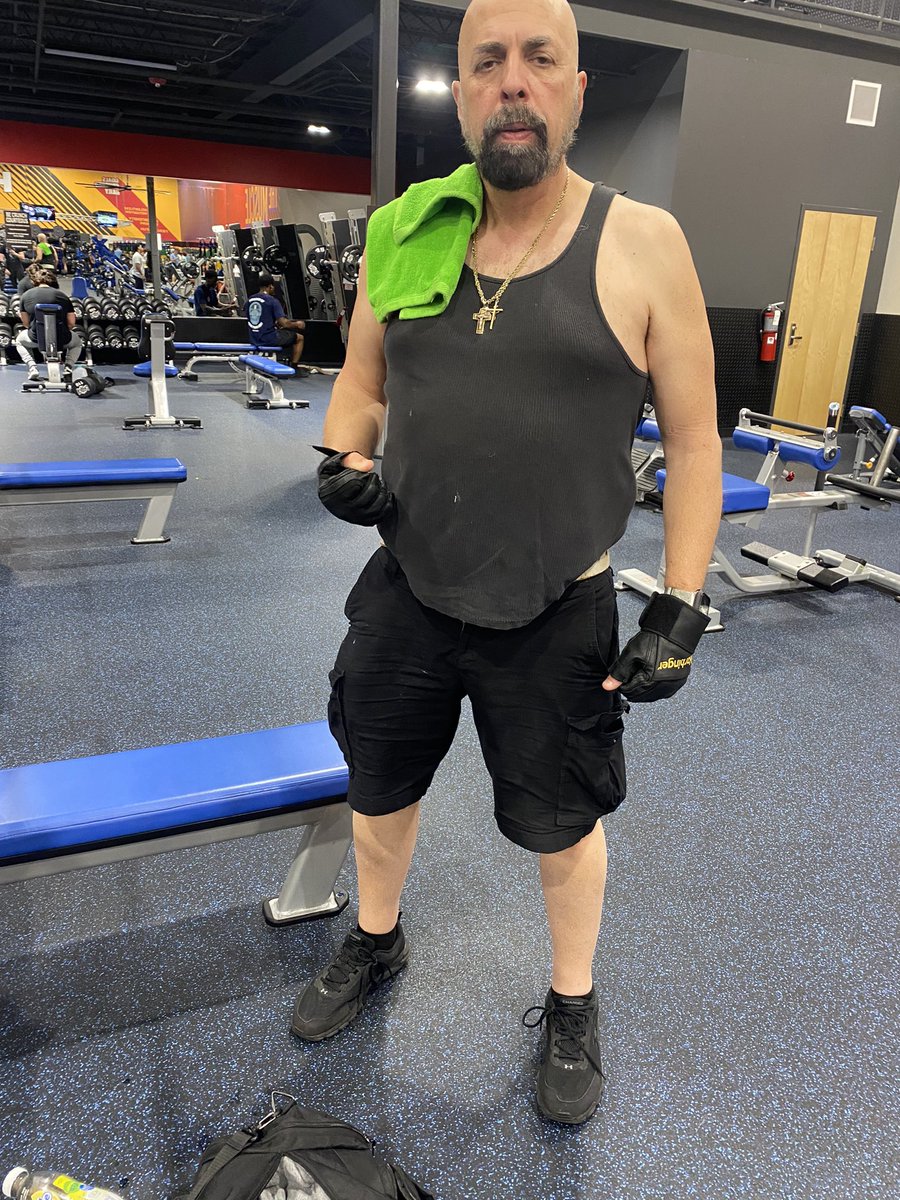 SteveTheFoolFr1's tweet photo. Hey Now Stern Fans! Off the Cuff Moment: believe in yourself, take on challenges conquer your fears never let anyone bring you down. #OffTheCuff #BoboOffTheCuff #OfcTheCuffMoment #Bobo #SternShow #Twitter #TikTok https://t.co/GZfOvZlfM6