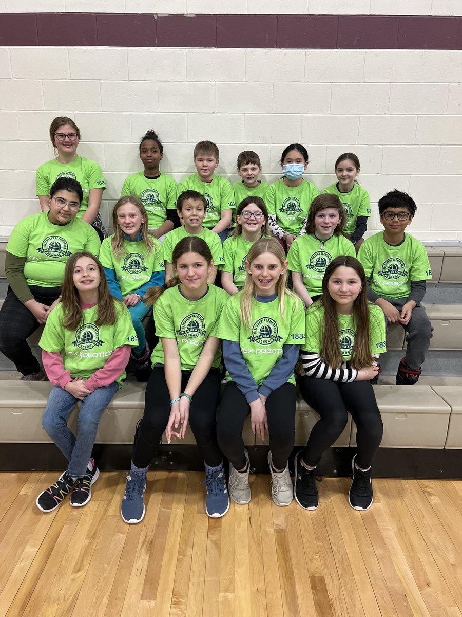 DiscoveryVex's tweet image. Discovery VEX at the ND State Vex IQ Tournament! 💚💙🤖 #TrailBlazeOn #GFSchools #VEXRobotics