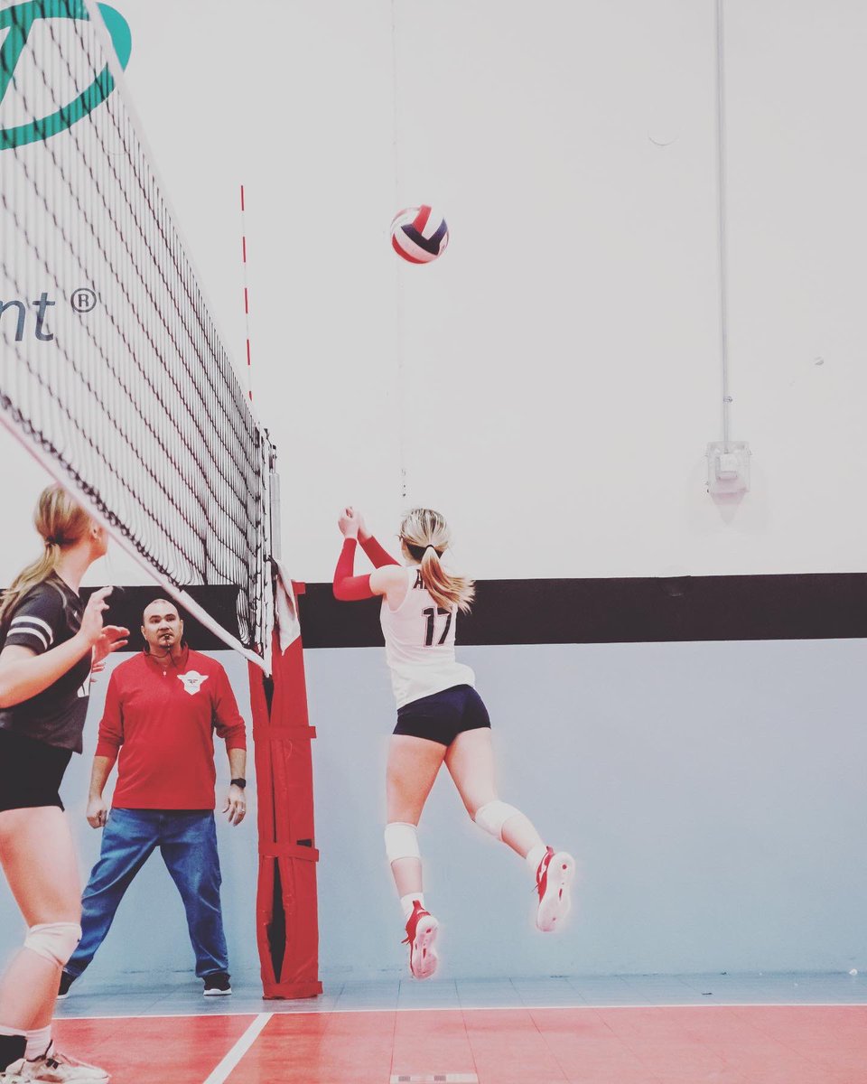 GracynTaylor17's tweet photo. #17setter #allegiantvbc #graceandgruenephotography https://t.co/jfbkK0FQWG