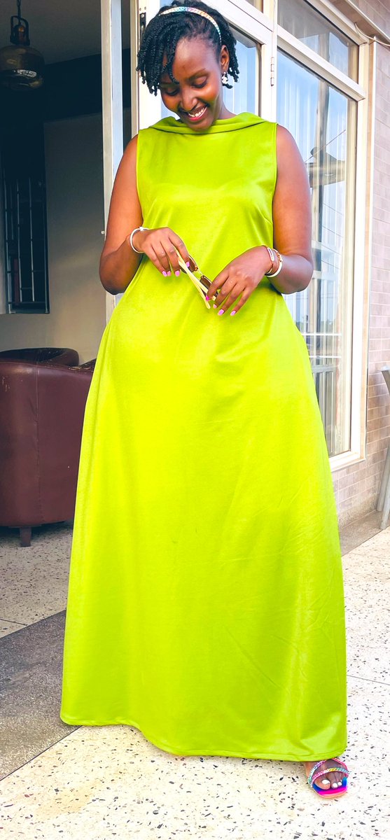 I would choose any other color but am an African queen 👸 so I’ll do lemon💚 because it’s tranquil. ps: DM for these customized vintage outfit’s #africatotheworld #africanqueen #vintageoutfits
