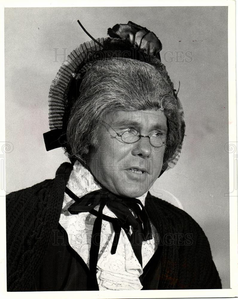 CelebMuseums's tweet image. Johnny Carson&apos;s Aunt Blabby is a direct descendant of Jonathan Winters&apos; Maude Frickert. @JohnnyCarson #jonathanwinters #JohnnyCarson