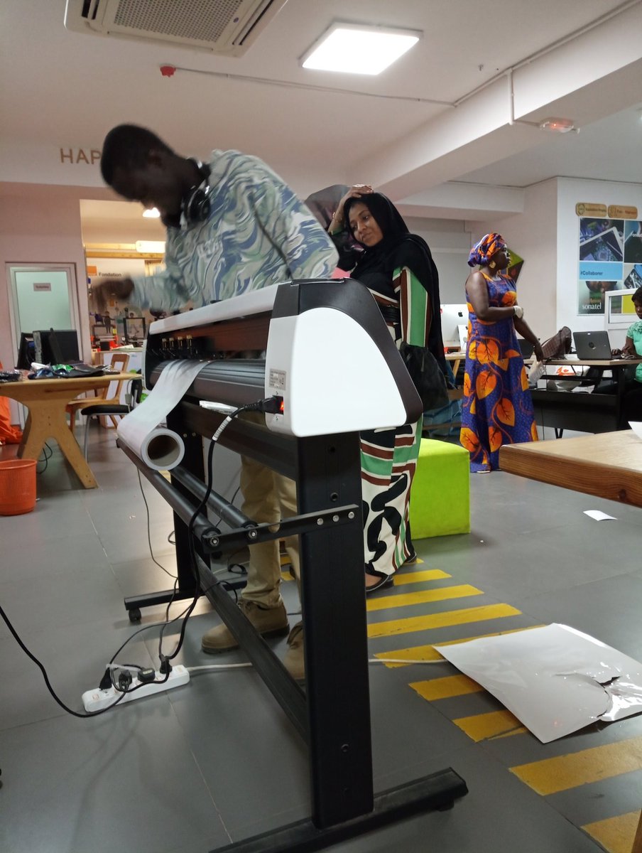 DigaMathieu's tweet photo. Merci @diallo_mm pour l'accueil et la visite à @ODCSenegal 🔩🇸🇳👩🏽‍💻🧰 espérons qu'on réussisse à trouver des synergies de partenariats. 🤞🏽 https://t.co/SRecC3bHX3 https://t.co/Cv6li3wcpq