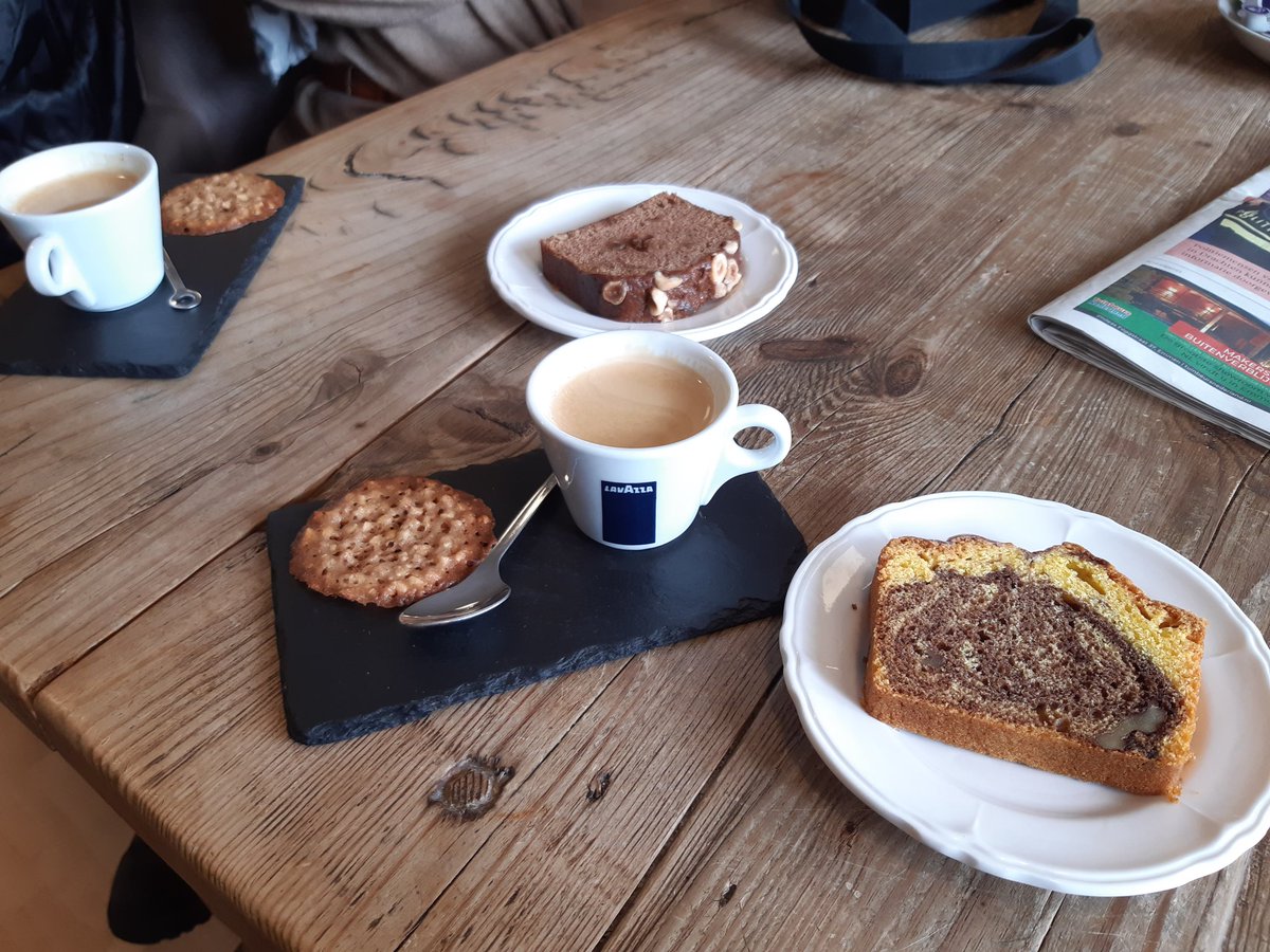 Zenbur04's tweet photo. Zo, nieuwe schoenen gekocht. En daar geven ze een heerlijk kopje koffie bij ๐๐ #exloo #schutrups https://t.co/jh1pG0hV40