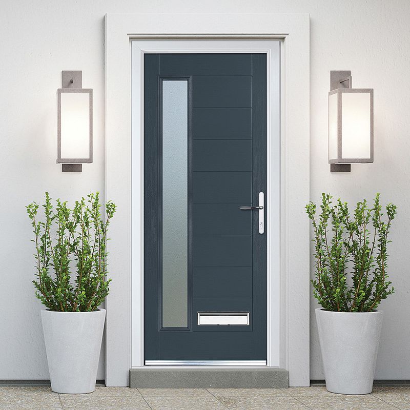 Composite doors provide a strong, durable option for your front door! 

These doors won't discolour, fade, or become warped by the weather and come with a high-security locking system ❤️️

doorsuperstore.co.uk/browse/externa…
