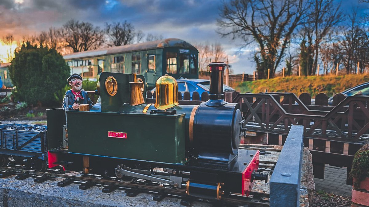 ButterleyGRA's tweet photo. Some photos from last week's Evening Run 

See what we got upto here: https://t.co/yDAFOygE2e  
#ButterleyGardenRailway #BGRA #NarrowGaugeRailway #Railway #ModelRailway #Photography #Lightroom #livesteamlocomotive https://t.co/bOrD8Wv0A5