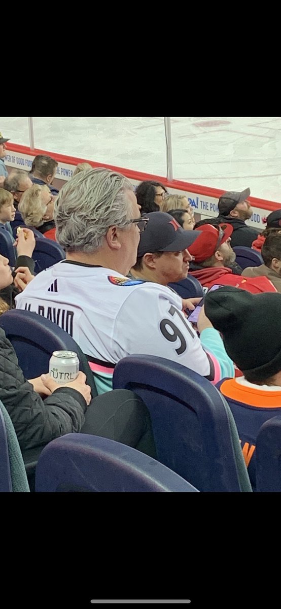 FergLynch's tweet photo. I am a huge Oilers fan but don’t do this. We get it, you like the Oilers, why wear this to a Flames game? What’s the point? If you don’t have a jersey for the 2 teams playing on the ice, wear something else. Thoughts? #oilers #sweetflow @soccersteve747 @JimTothSports https://t.co/WYlVNU38HY