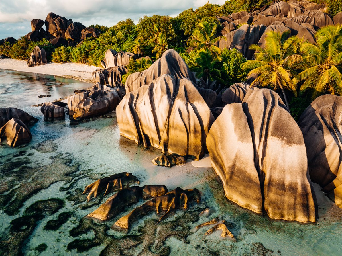 NomadsViajes's tweet photo. Cuando sube la marea, la playa se cubre totalmente por el agua (lo que es genial para practicar snorkel) 🐟🐠🐡😘

¿Te gustaría venir a descubrirla?

#NomadsViajes #Wanderlust #Seychelles #Viajar #LaDigue #AnseSourceDArgent https://t.co/QpLdb5NztH