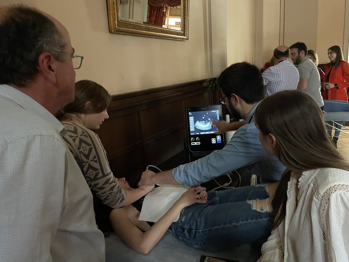 winfocusiberia's tweet photo. Horas y horas de formación en el #IICongresoWFIberia para poner en práctica el uso y manejo de los ecógrafos. https://t.co/mNnzWK5jk1