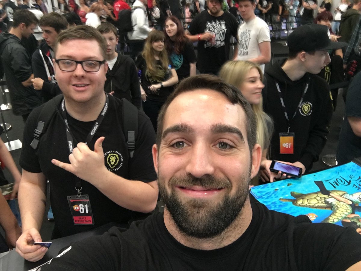 AdamCon04940736's tweet photo. Massive Happy Birthday @karlhandforth https://t.co/7Da23KFVJg