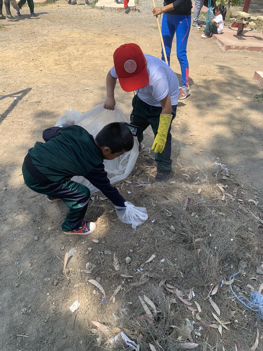 ivonnebenitezc1's tweet photo. El JN lic Justo Sierra limpio el parque de la colonia Santiago para recuperar las áreas verdes y crear conciencia del cuidado del entorno y su medio ambiente #DiaSEC2023 #YoAmoSEC @somoselcambio__ https://t.co/svGQNpuVZf