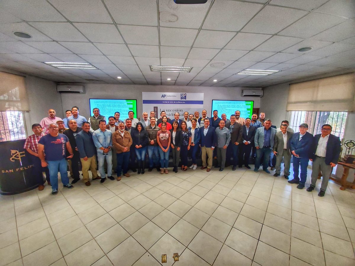 Un éxito la exposición de Samuel Aguilar ante el grupo San Felipe
 
En la gráfica parte de los asistentes a la conferencia de Aguilar Solis en el salón Los Arcángeles de la quinta San Felipe