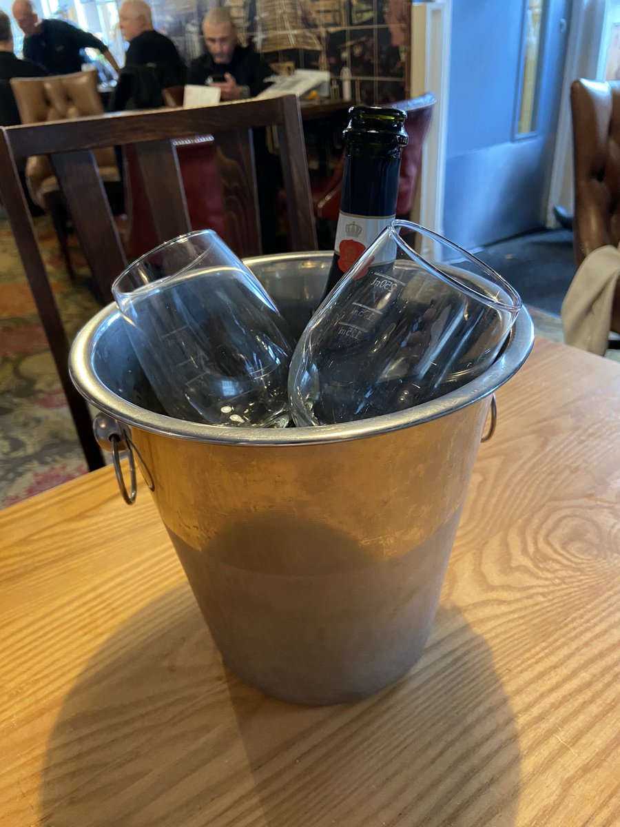 m10stf's tweet photo. @jdwetherspoon #bingham Shocking there are 0 Prosecco glasses in the whole place - wine glasses are not acceptable for Prosecco https://t.co/kSIuaVz7L2