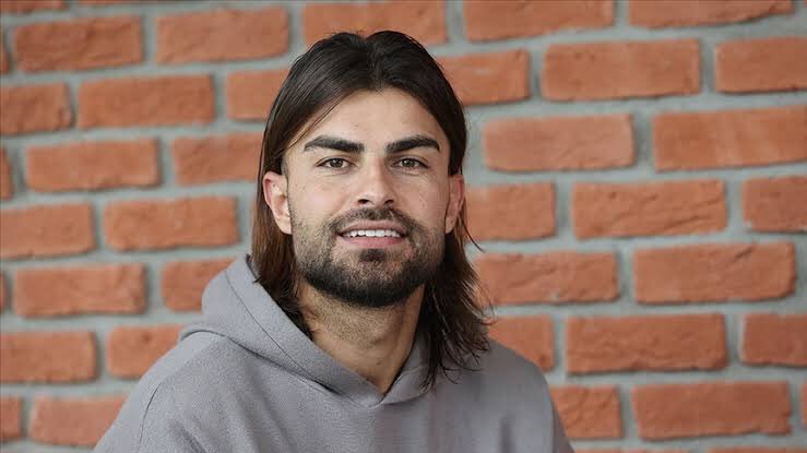 Stefan Kuntz: "Abdülkerim'i tedavi eden doktorlardan rapor aldık. Nöroloji bölümü, 2 hafta daha tedavisinin süreceğini söyledi fakat Galatasaray’ın hazırlık maçı kadrosuna alınmış."

Dünyanın en iğrenç kulübüsünüz ! Mide bulandırıyorsunuz. Bayrak sevginiz hiç yok, arsızlığınız