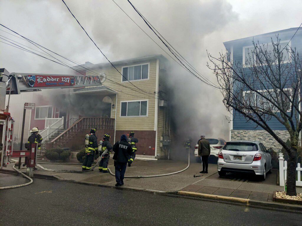 E265L121B47's tweet photo. At 1:30 p.m. this afternoon, #BestOnTheBeach’s #Engine265, #Ladder121 &amp; #Battalion47; #HollandHouse’s #Engine266; and #TheBeachHouse’s #Engine268 &amp; #Ladder137 operated the scene of a fire on the first floor/basement of a private dwelling, on Beach 98th St., Rockaway, NY. #fdny https://t.co/2v6iT3jUKJ