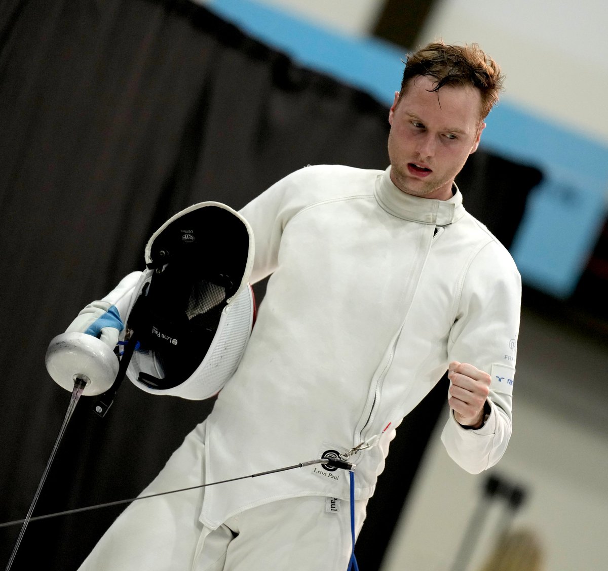 ffescrime's tweet photo. PUISSANT. MONSTRUEUX. IMBATTABLE. Alexandre Bardenet remporte la coupe du monde d'épée à Buenos Aires 🔥🔥🔥⚔️🇫🇷
Romain Cannone complète le podium avec la médaille de bronze 🥉 https://t.co/7udNjXuKtI