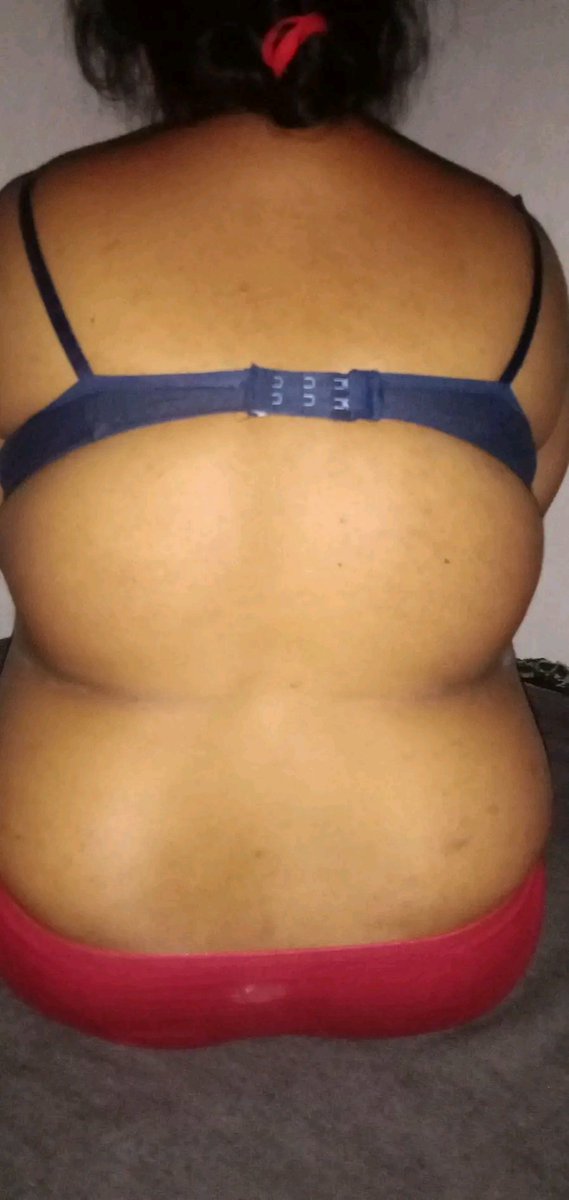 sumathi1985's tweet photo. How is my back comments please https://t.co/1xBMbVD3cI