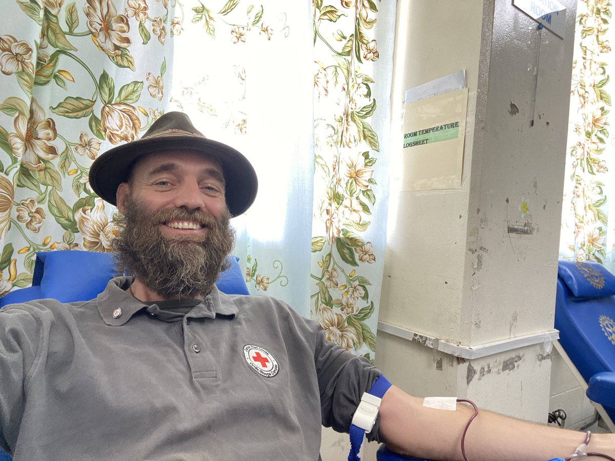 onceuponasaga's tweet photo. HAPPY #RCSUNDAY ❤🏥
Okay Fiji - here’s my #blood for you ❤️🇫🇯
When Ms Mela from @FijiRedCross asked if I would donate the answer was: YES!!
Mr Itu met me at Fiji National Blood Service and I was out of the building after only 23min. Easy as that! You should do it too 😃 https://t.co/Q6JodvMLvq
