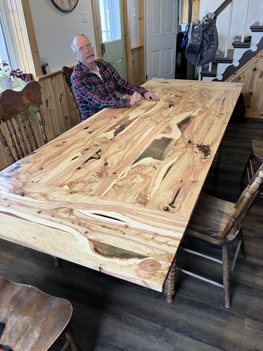 For years dad refused to cut this overgrown juniper tree down stating that it had ‘character’. We cut it down in 2019 and today we see that he was right all along! Perhaps the most unique kitchen table I’ve seen. #farmtable #epoxy