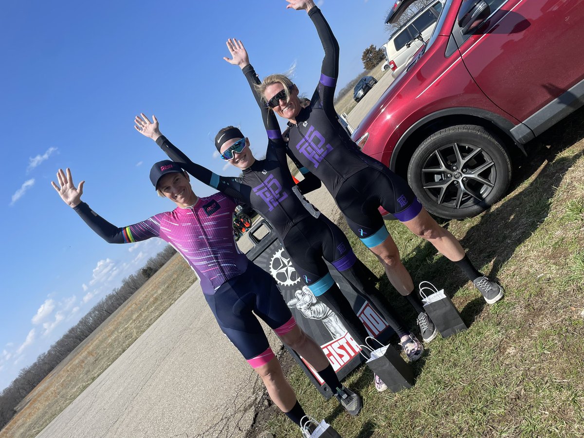 GoRideURBike's tweet photo. Awesome day, love supporting local racing and having fun on bikes with these ladies. Thanks to all my sponsors who make this happen @InfoCrankpower @HoneyStinger @kleanathlete @apexcoaching @dnacycling @Toyota @proj_echelon https://t.co/YcQyCbGqiu