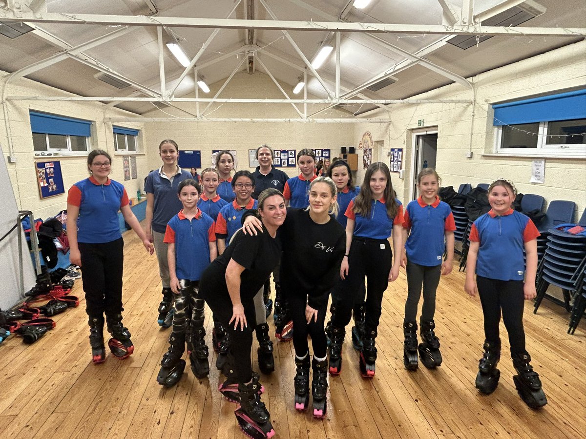 6thCheamGuides's tweet photo. The girls enjoyed their Jumpz taster session this week with #KudosDanceFitness Lots of fun and laughter throughout the whole evening. Plus a bit of exercise as well!! Thanks Zoe 😃 #Jumpz #Kudos #adifferentkondofexercise @GuidingGLW @Guiding_LaSER https://t.co/pjYVijfUCS