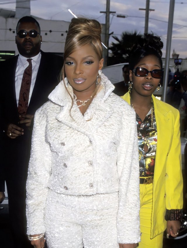 whoisshemuse's tweet photo. Mary J. Blige at the American Music Awards (1996). https://t.co/9uveeMnxCT