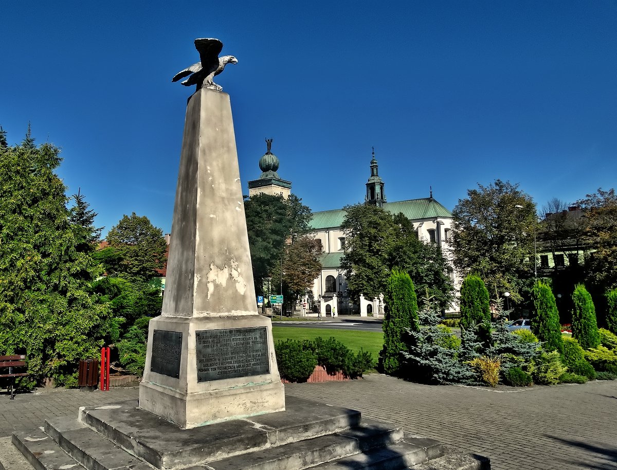 kultura_gov_pl's tweet photo. #ProgramyMKiDN | Jeden z najbardziej rozpoznawalnych symboli Miechowa - Pomnik z Orłem - zostanie odremontowany!
🔴Na remont pomnika #MKiDN w ramach programu "Miejsca pamięci i trwałe upamiętnienia w kraju" przekazało 60 tys. zł. https://t.co/b9u6Mvaegs