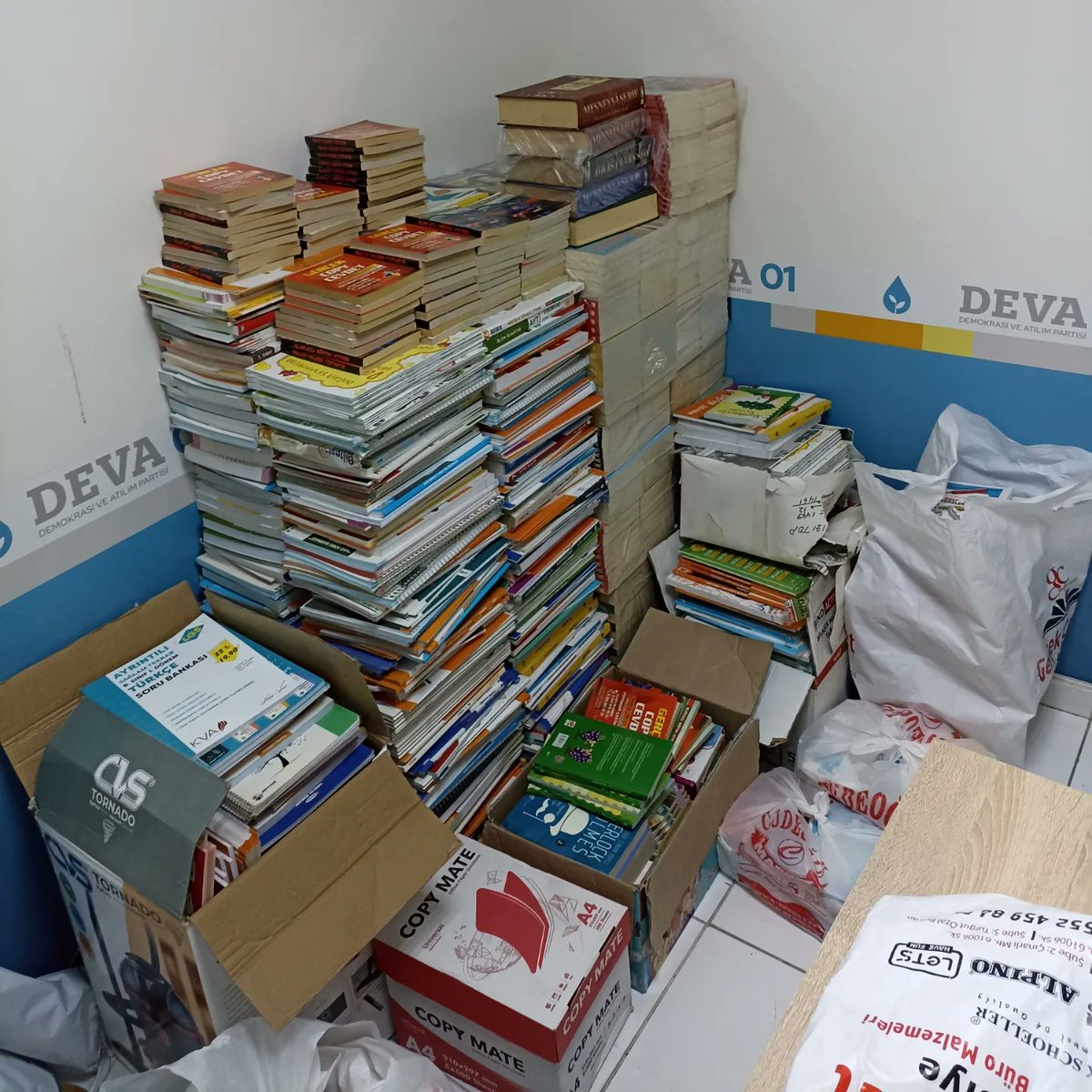 Deprem bölgesinde ki çocuklarımız için başlattığımız kitap kampanyasına destekte bulunan tüm vatandaşlarımıza Genç Seyhan Deva ailesi olarak teşekkür ediyoruz. 

Emeği geçen herkesten Allah razı olsun.💧🌱

Gençlerini kitapla beslemeyen milletlerin sonu acıdır.