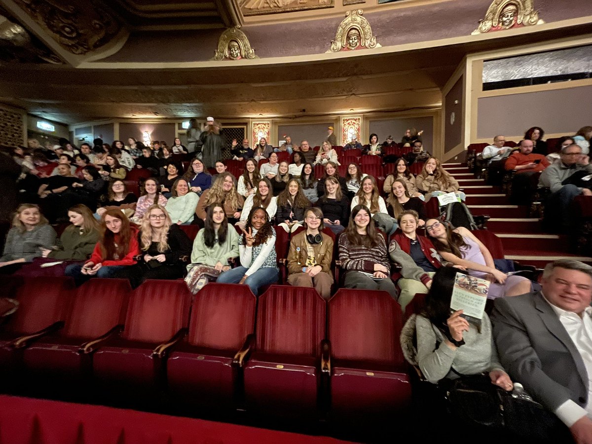 oechoirs's tweet photo. Chicago 2023 is AMAZING!  71 students, 13 chaperones and memories that will last a lifetime.  Still more to come!  #engagingOE  #sing https://t.co/Ma75KGyl3D