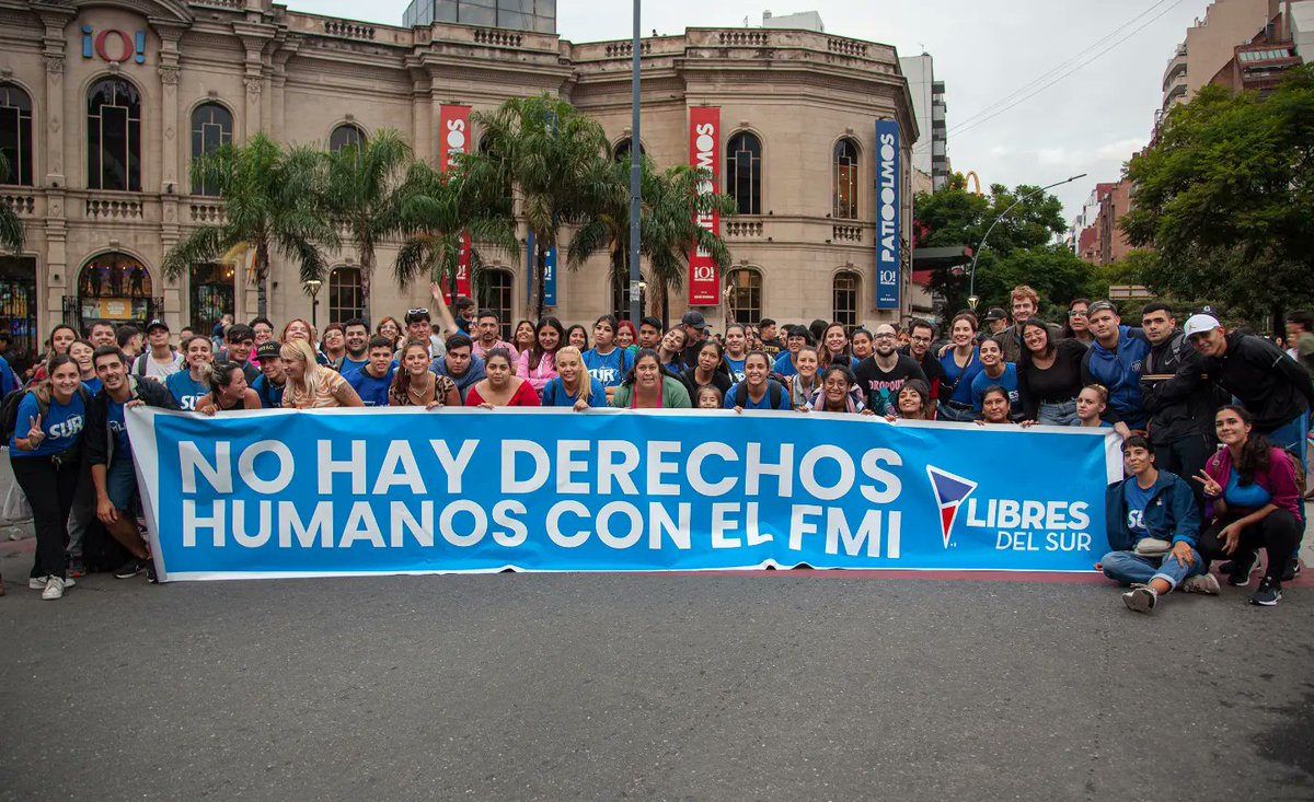 CbaLibresdelSur's tweet photo. #24M | MEMORIA, VERDAD Y JUSTICIA

Reivindicamos este día una vez más porque no queremos NUNCA MÁS un país para pocos. Con ajuste y FMI, no hay derechos humanos.

La memoria reconstruye la patria que soñamos.

¡No olvidamos, no perdonamos, son 30.400 compañerxs presentes! https://t.co/klFdDwzD5x