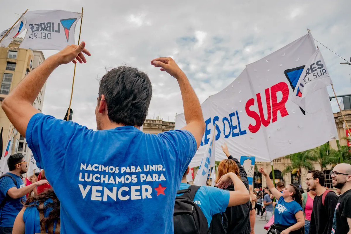 CbaLibresdelSur's tweet photo. #24M | MEMORIA, VERDAD Y JUSTICIA

Reivindicamos este día una vez más porque no queremos NUNCA MÁS un país para pocos. Con ajuste y FMI, no hay derechos humanos.

La memoria reconstruye la patria que soñamos.

¡No olvidamos, no perdonamos, son 30.400 compañerxs presentes! https://t.co/klFdDwzD5x