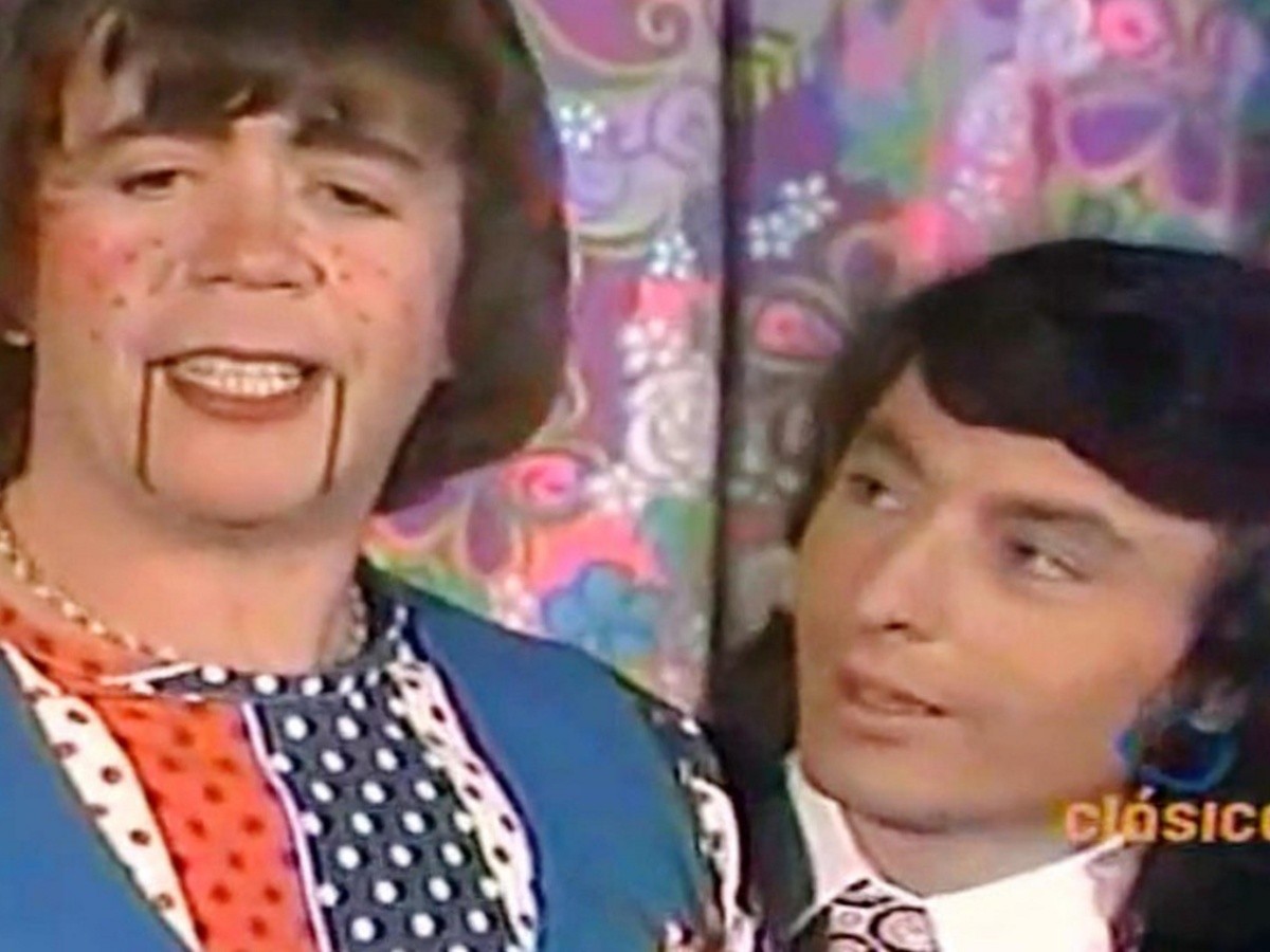 fs_juarez's tweet photo. Era la noticia con la que todos bromeaban pero que nadie esperaba... Me dueles Chabelo mi infancia se fue contigo. https://t.co/jfQlaVHvGF