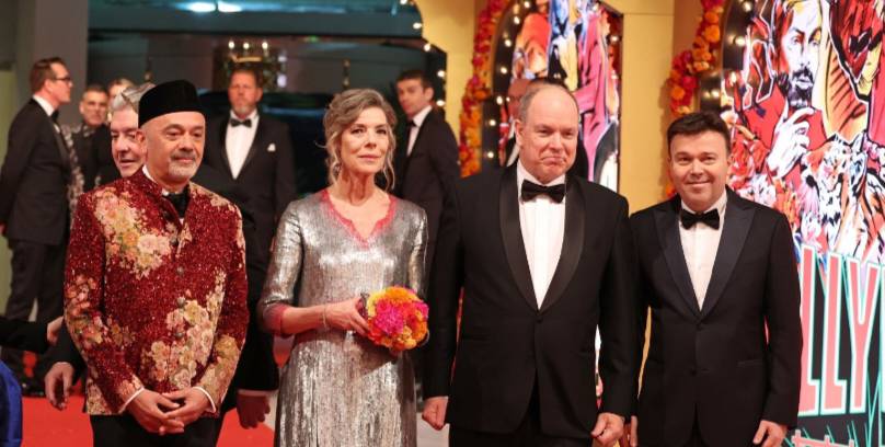 Monaco_Info_'s tweet photo. 📷  Baile de la Rosa 🌹
El Príncipe Alberto junto con su hermana la Princesa Carolina, Christian Louboutin, Stéphane Valeri
También presente, la española Isabel Pantoja #Monaco #Bailedelarosa #Baldelarose #IsabelPantoja https://t.co/Ig8NlrNz74