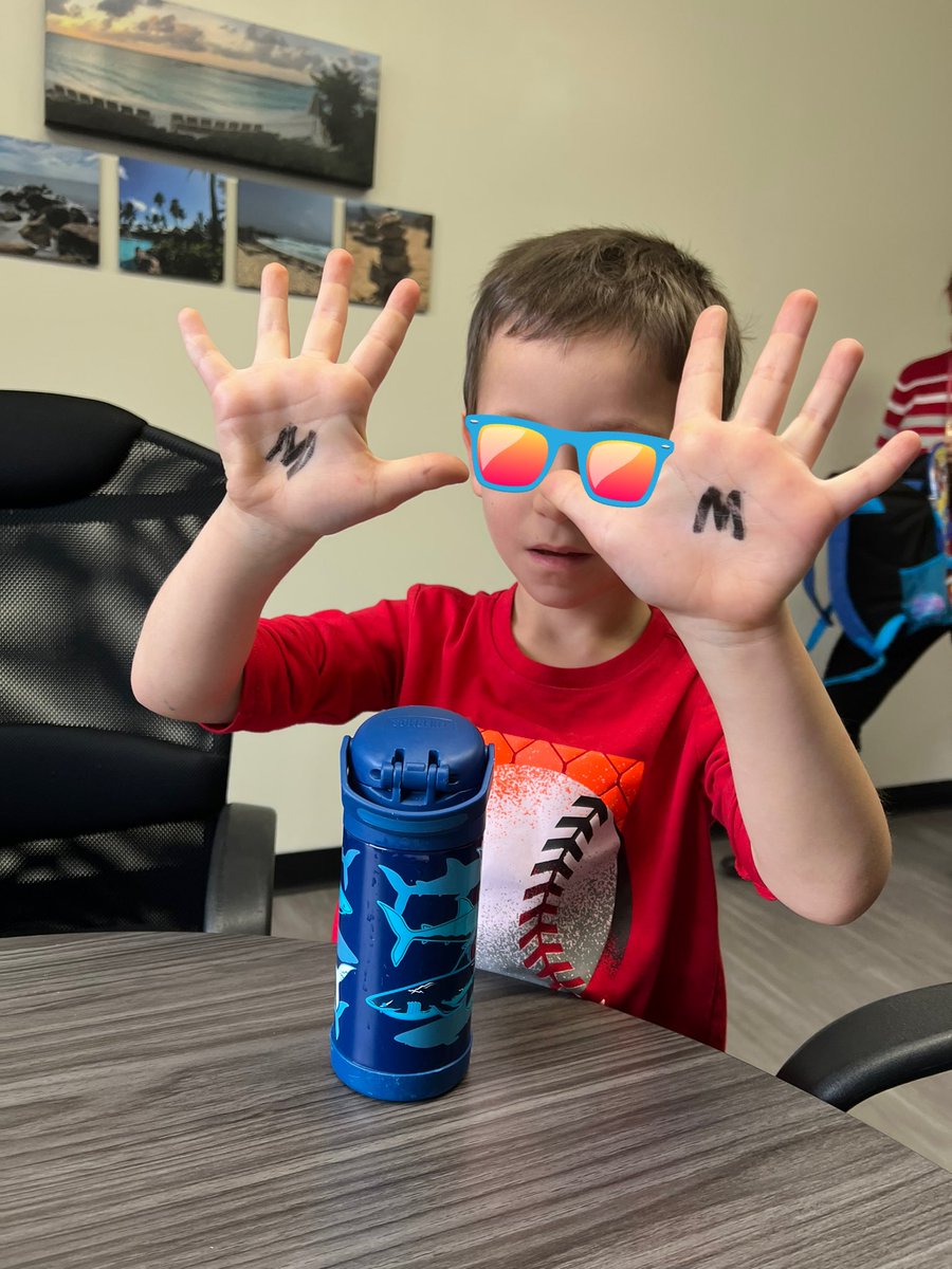 'Look what I did...I traced the Ms on my hands. I am a miracle!' #BetheChange #HurtPeopleHurtPeople #ReachingHearts #HealedPeopleHealPeople #STRcares #KeepYourHeadUp #ChangingLives #NeedHumanKindness @mrpeace101