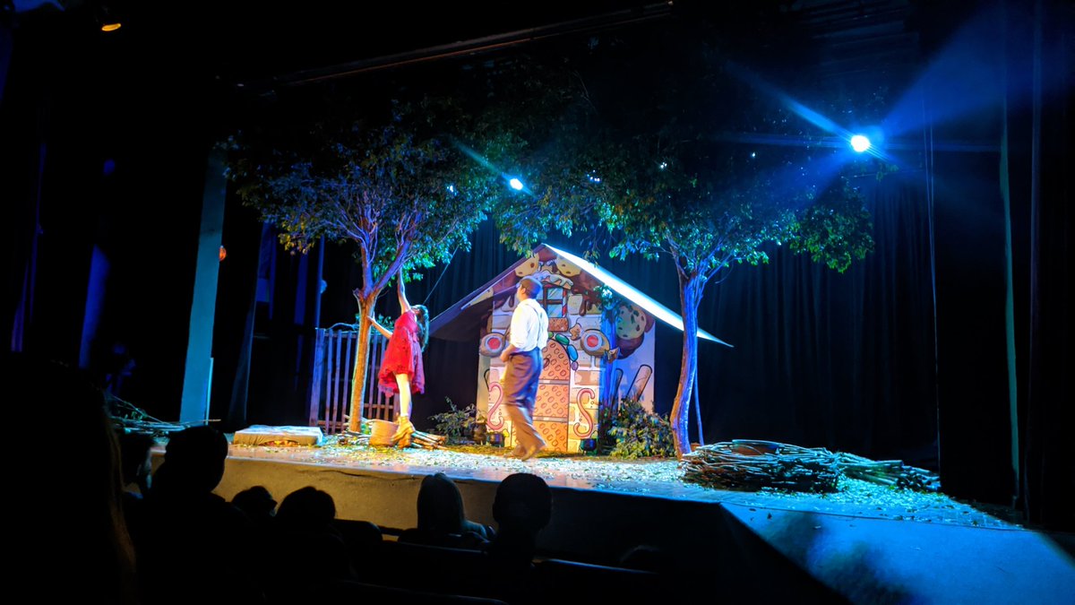 ccpaculturalpy's tweet photo. #SemanadelTeatro
Ya empezó....! #HanselyGretel
🎭SÁBADO 25 DE MARZO 🎭
📢 Obra: Hansel y Gretel
🎭 Dirige: Miguel Leiva
👉 Público: Familiar
📍 Teatro de las Americas del CCPA (José Berges 297 e/EE.UU. y Brasil)
.
.
.
#semanadeteatro2023
#teatropy #TeatroParaguay
#CEPATE https://t.co/t8zWDXOCaW
