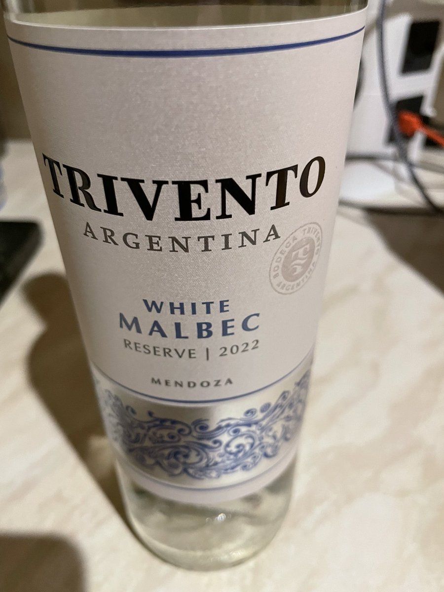 ramsfan0285's tweet photo. Well I never, do not adjust your eyes, it is indeed White Malbec produced with lightly pressed red grapes. #WhiteMalbec https://t.co/njfKxw7WxG