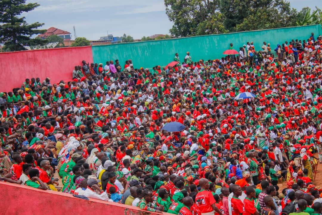 LF_cnddfdd's tweet photo. Ibirori vy'umusi mukuru #umukenyererarugambaday vyabaye mu munezero n'amahoro ntangere. Isinzi ry'abakenyererarugamba bava mu ntara zose z'igihugu bari bahishikiye, tutibagiye @abagumyabanga, @cnddfddyouth bari baje kubashigikira https://t.co/qZj3akedEl