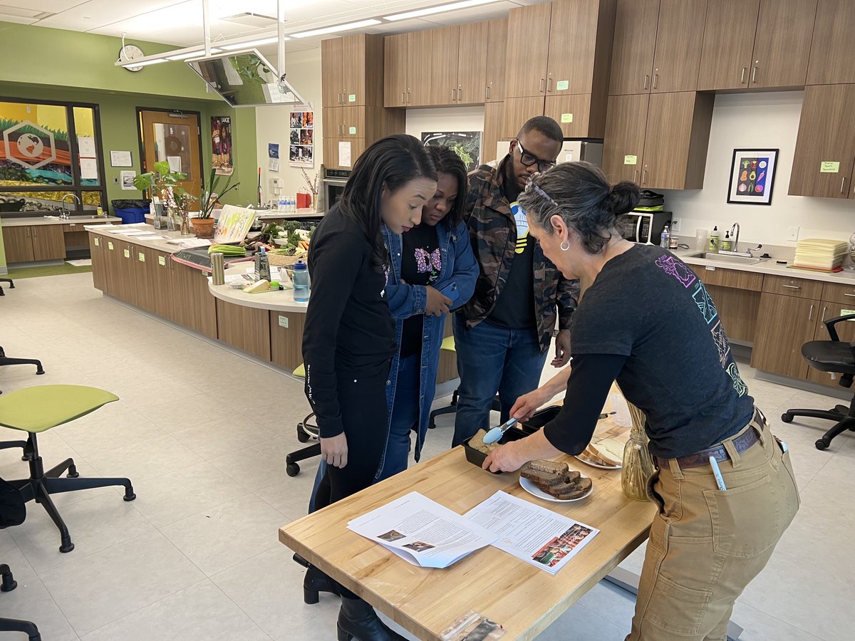 FoodPrintsDC's tweet photo. What a great day with so many teachers, education leaders, and @councilofdc members at the @WTUTeacher #SharedVisionConference! We shared our model with many attendees & heard many times over that the FoodPrints program is part of #WhatKidsNeed in our schools. #partnerships https://t.co/18Ol4jXD5C