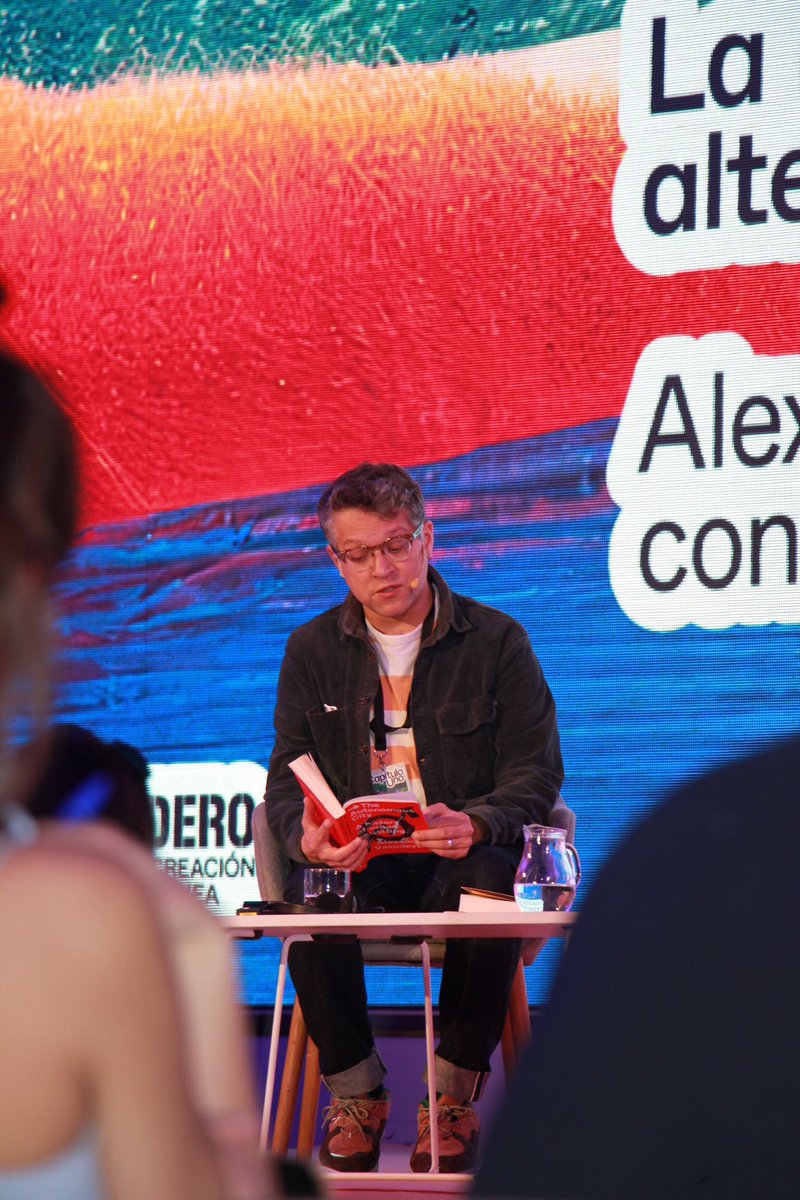 CasaLector's tweet photo. @Potentia_Space en conversación con @Gil_JavierGil en #capitulouno #festivaldeliteraturainternacional #casalector @mataderomadrid https://t.co/Jl6etEvtWx